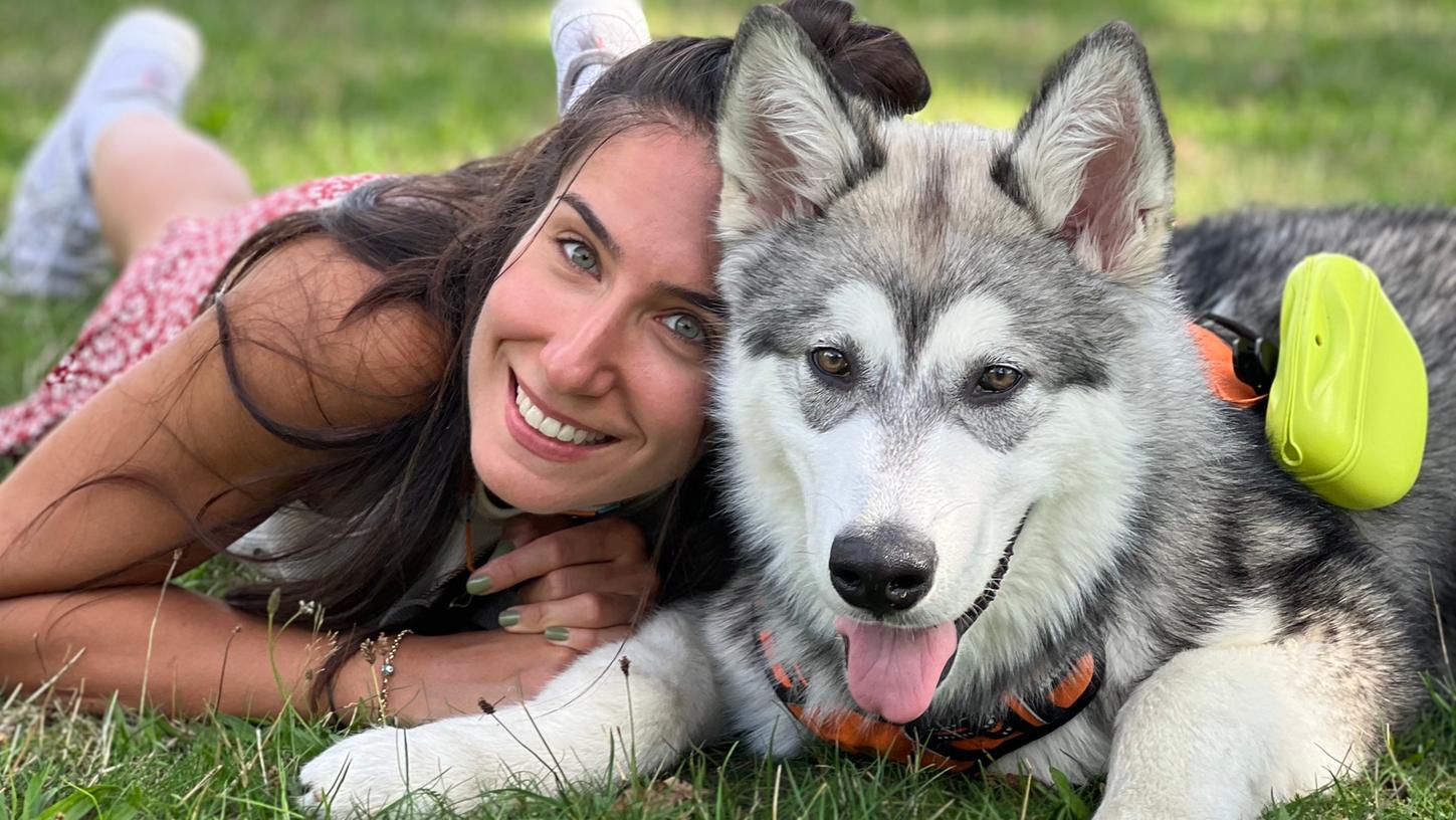Deniz Ünsal und ihr Hundejunge Nova sind in Nürnberg Instagram-Stars. 