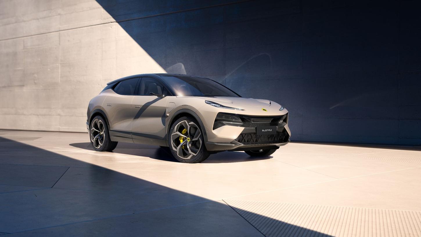 Rollt in die Startaufstellung: Lotus hat nun auch Details wie den Preis für das Sportwagen-SUV Eletre genannt, das 2023 auf die Straße kommen soll.