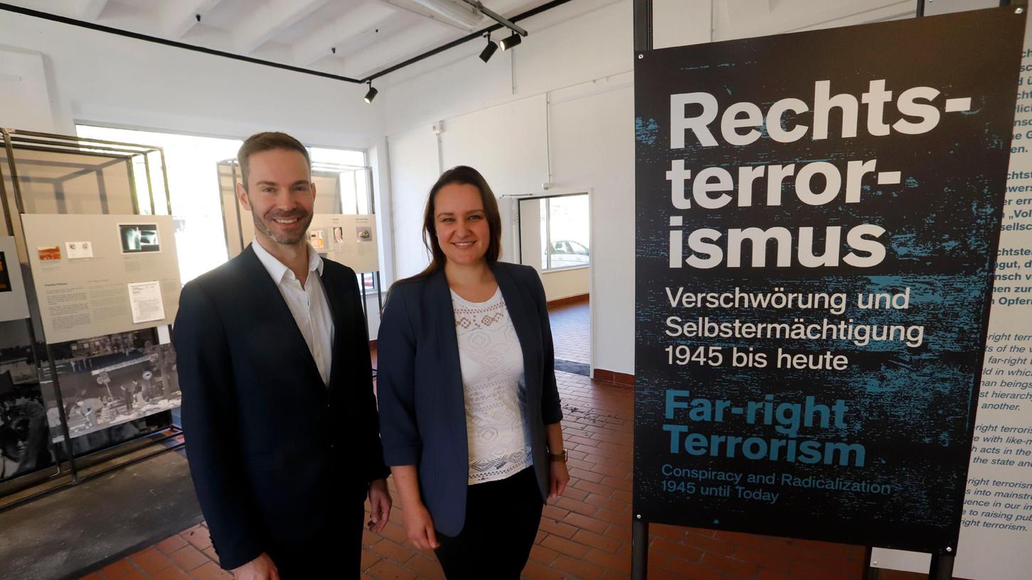 Cube 600 Ausstellung Rechtsextremismus Kurator Steffen Liebscher und Kuratorin Rebecca Weiß vom Memorium Nürnberger Prozesse
