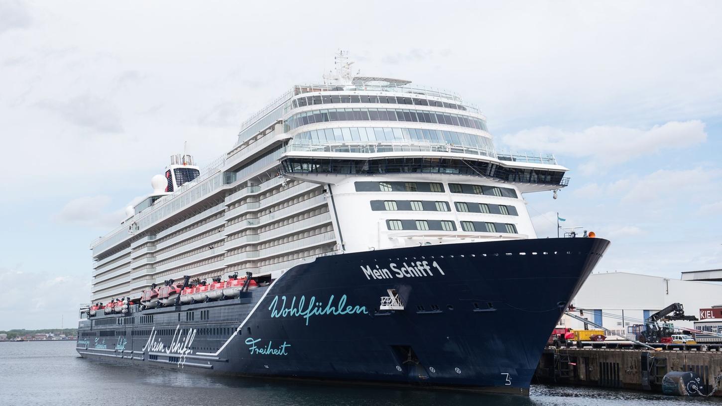 Das TUI-Kreuzfahrtschiff "Mein Schiff 1" liegt im Hafen von Kiel.