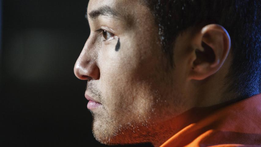 Die schwarze Träne unter dem Auge ist vermutlich das beliebteste Gesichtstattoo unserer Zeit - doch was bedeutet sie eigentlich? Die schwarze Träne unter dem Auge ist vermutlich das beliebteste Gesichtstattoo unserer Zeit - doch was bedeutet sie eigentlich?