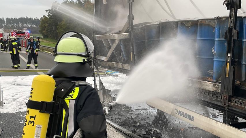 Massiver Stau: Sattelzug mit explosiver Ladung geriet auf A6 in Brand