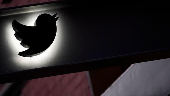 Blauer Haken für acht Dollar im Monat: Musk setzt kostenpflichtiges Twitter-Abo durch