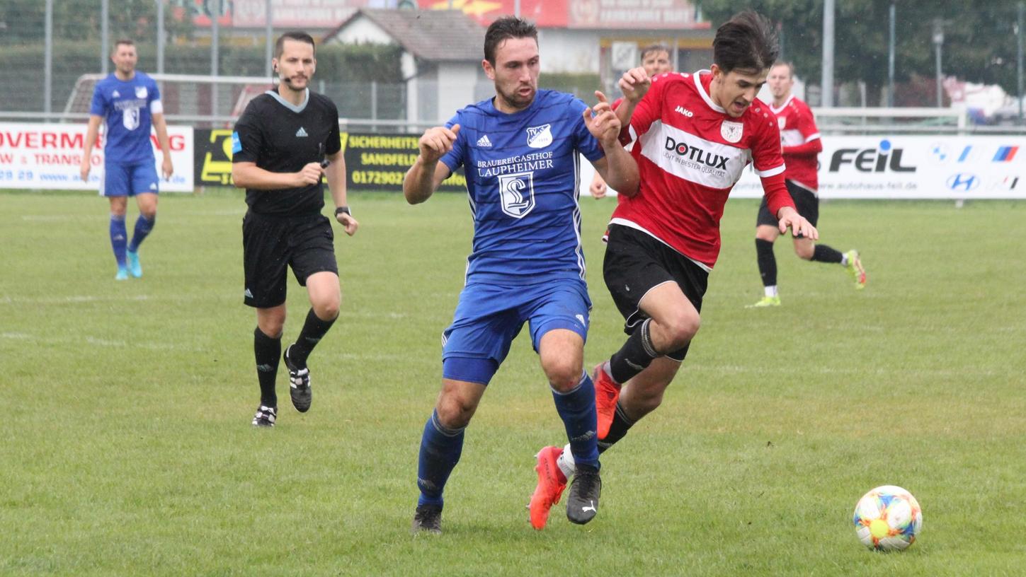 Ferat Nitaj (rechts, hier im Spiel gegen Erkheim) ist mit sechs Treffern bislang erfolgreichster Weißenburger Torschütze. Für ihn und seine Teamkollegen vom TSV 1860 steht am heutigen Samstag das schwere Auswärtsspiel in Sonthofen am Programm. Ferat Nitaj (rechts, hier im Spiel gegen Erkheim) ist mit sechs Treffern bislang erfolgreichster Weißenburger Torschütze. Für ihn und seine Teamkollegen vom TSV 1860 steht am heutigen Samstag das schwere Auswärtsspiel in Sonthofen am Programm.