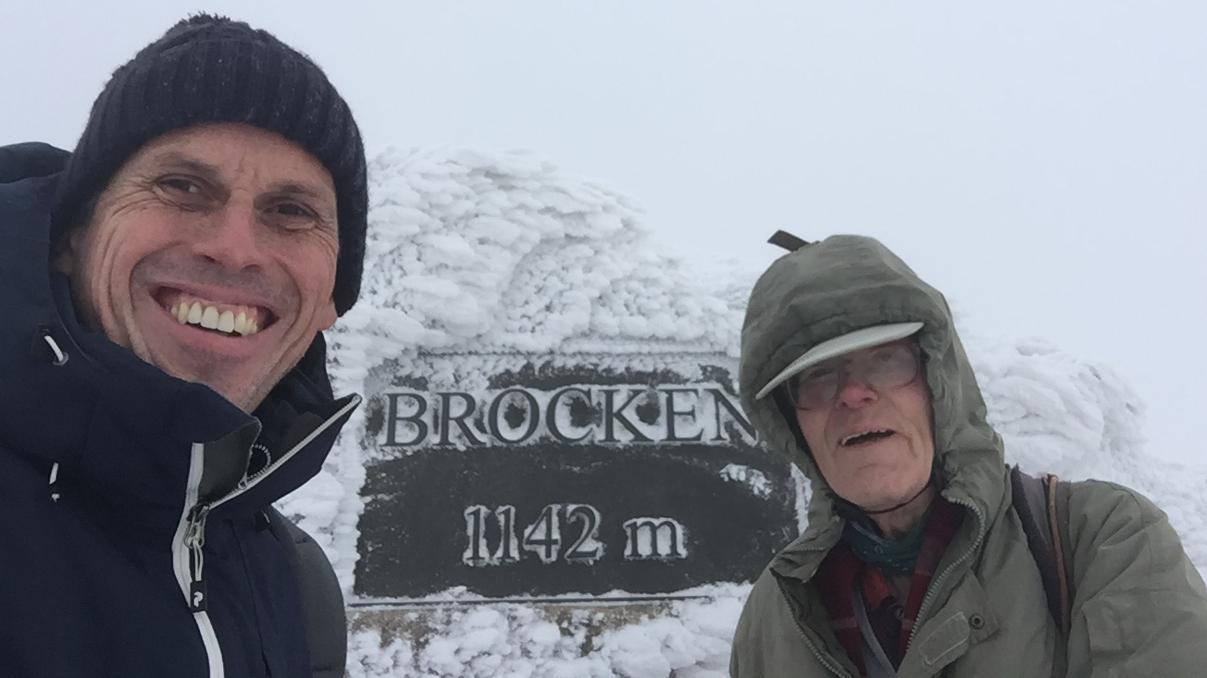 Achim Bogdahn und "Brocken-Benno" sind auf dem Brocken angekommen.
