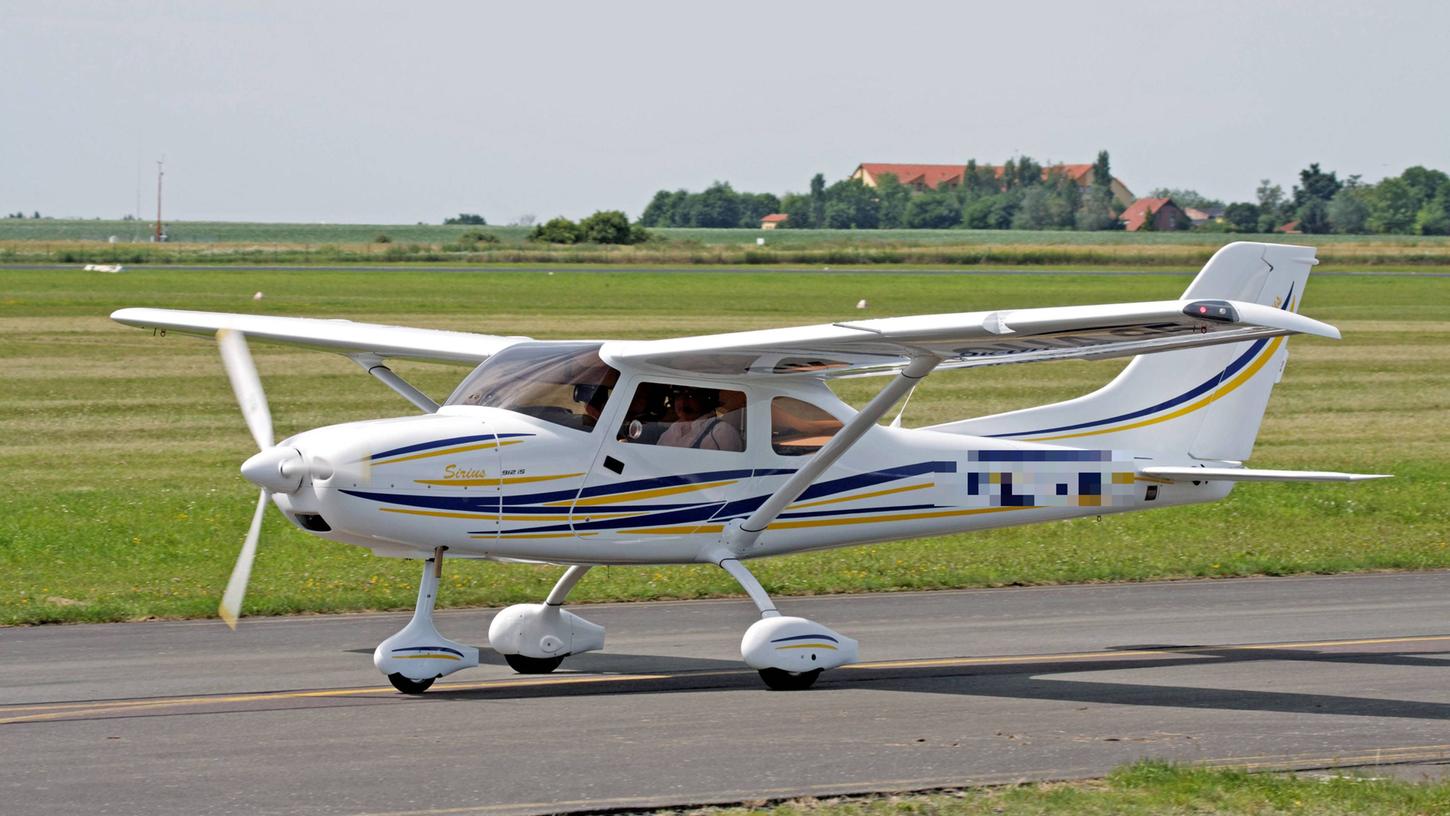 Ein Ultraleichtflugzeug vom Typ TL-3000 Sirius wurde beim Landen auf einem Flugplatz in Rheinstetten komplett beschädigt. (Symbolbild)