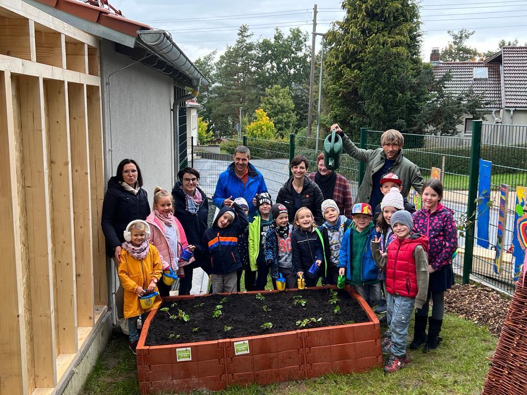 1000 Euro für die Schlaugärtner-Zwerge im Kindergarten Buchau