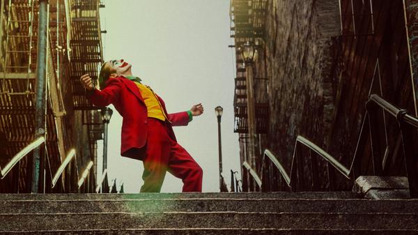 In "Joker" lieferte Joaquin Phoenix wohl eine seiner besten Performances ab. Der finstere Psycho-Thriller, der zeigt, wie aus Arthur Fleck Batmans legendärer Counterpart wird, ist ab 20. November bei Prime Video zu sehen.
