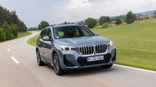 Die Grundzüge der vertraut robusten Formen haben die Designer nicht angetastet, jedoch eine Prise mehr Schärfe hinzugefügt und vor allem die Front aufrechter gestaltet.