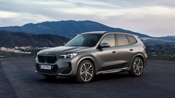 Außerdem umfasst das Portfolio zwei Plug-in-Hybride mit E-Reichweiten von bis zu 92 Kilometern.