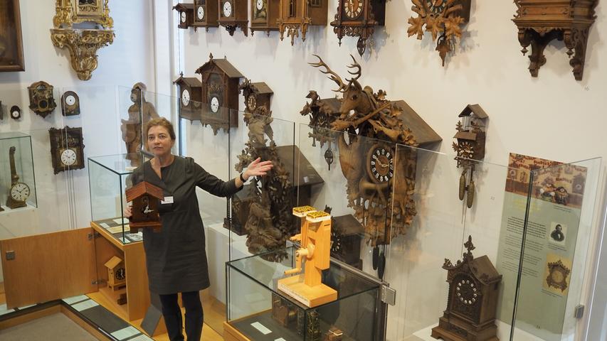 Zum Überleben stellten die Menschen im Schwarzwald Kuckucksuhren her, wie Eva Renz vom Deutschen Uhrenmuseum in Furtwangen erläutert. Die Einrichtung hat zahlreiche Ausstellungsstücke die von der Uhrenindustrie der Region zeugen.
