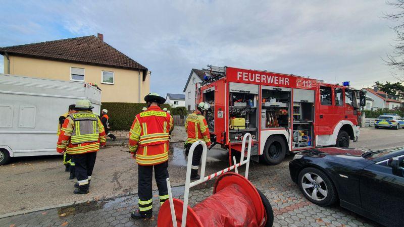 Eine Katze hielt die Feuerwehr in Atem. Eine Katze hielt die Feuerwehr in Atem.