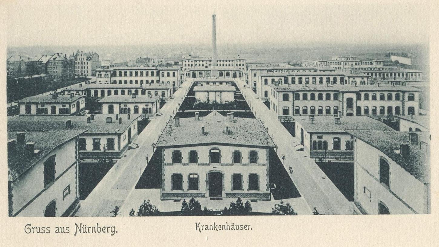 Diese um 1905 fotografierte Aussicht vom Verwaltungsgebäude gen Westen auf die Häuser und das Heizkraftwerk des Krankenhauses zeigt anschaulich das Pavillonsystem der Gesamtanlage. 