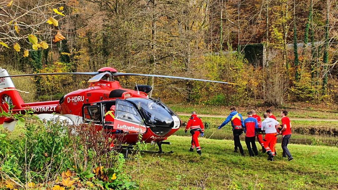 In Mittelfranken stürzte eine 24-Jährige mehrere Meter in die Tiefe.