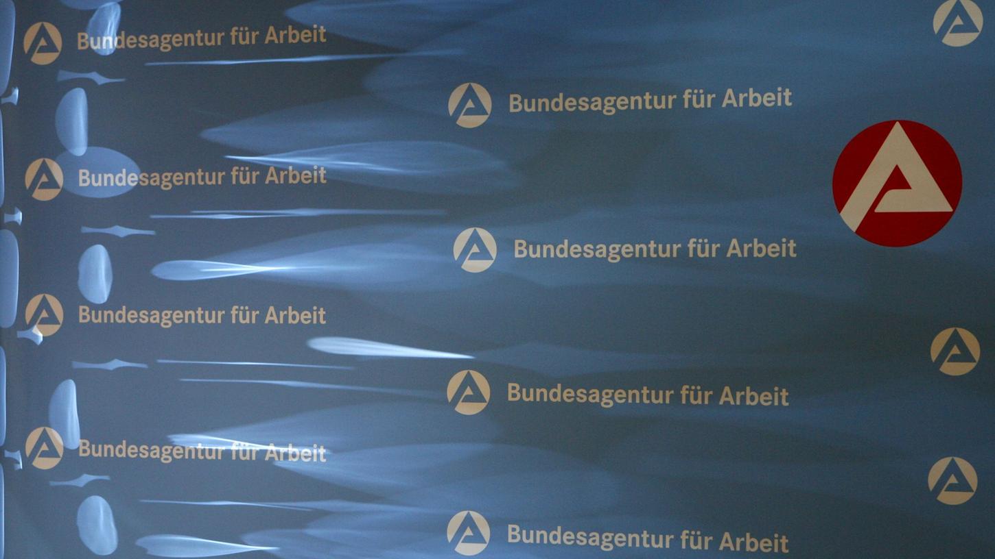 Das Logo der Bundesagentur für Arbeit (BA): Nicht nur in Deutschland ist die Zahl der Arbeitslosen gesunken.