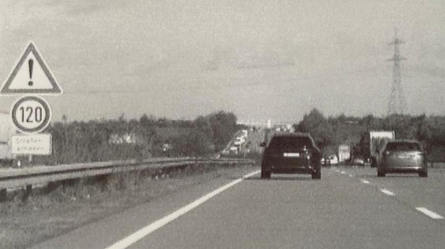 Mit einer Geschwindigkeit von bis zu 218 km/h war ein Fahrer auf der A9 unterwegs.