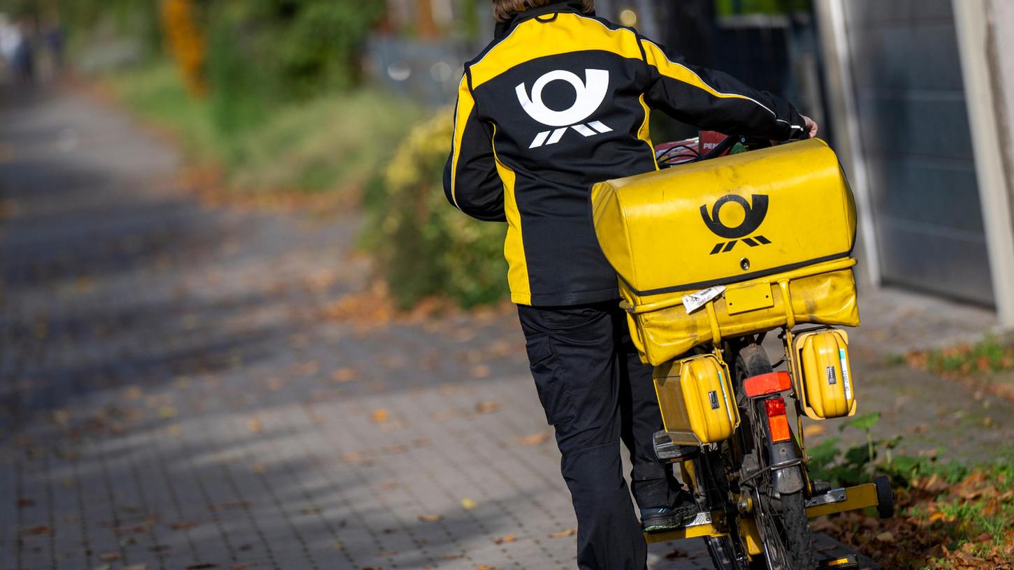 Mit einem Anschreiben können Kunden der Deutschen Post den Warenwert ihrer Sendung mitteilen. (Symbolbild) Mit einem Anschreiben können Kunden der Deutschen Post den Warenwert ihrer Sendung mitteilen. (Symbolbild)