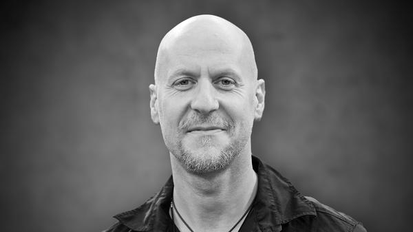 Am 21. Oktober ist das Privatflugzeug des fränkischen Unternehmers Rainer Schaller aus bislang ungeklärten Gründen abgestürzt. Schaller war der Gründer der Fitnesstudio-Kette McFit. An Bord der verunglückten Maschine war unter anderem die Partnerin Schallers, beide Kinder des Paares sowie auch zwei Piloten. Das Unternehmen bestätigte am 04. November offiziell den Tod des Gründers.