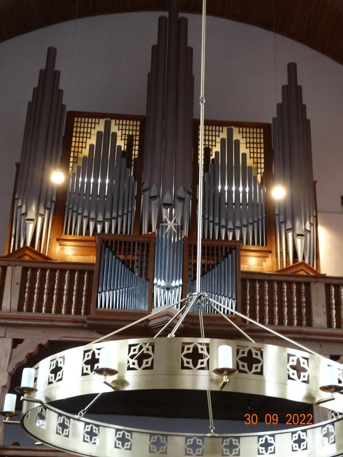 Imposant: das gesamte große Prospekt der Ott-Orgel in Merkendorf.  
