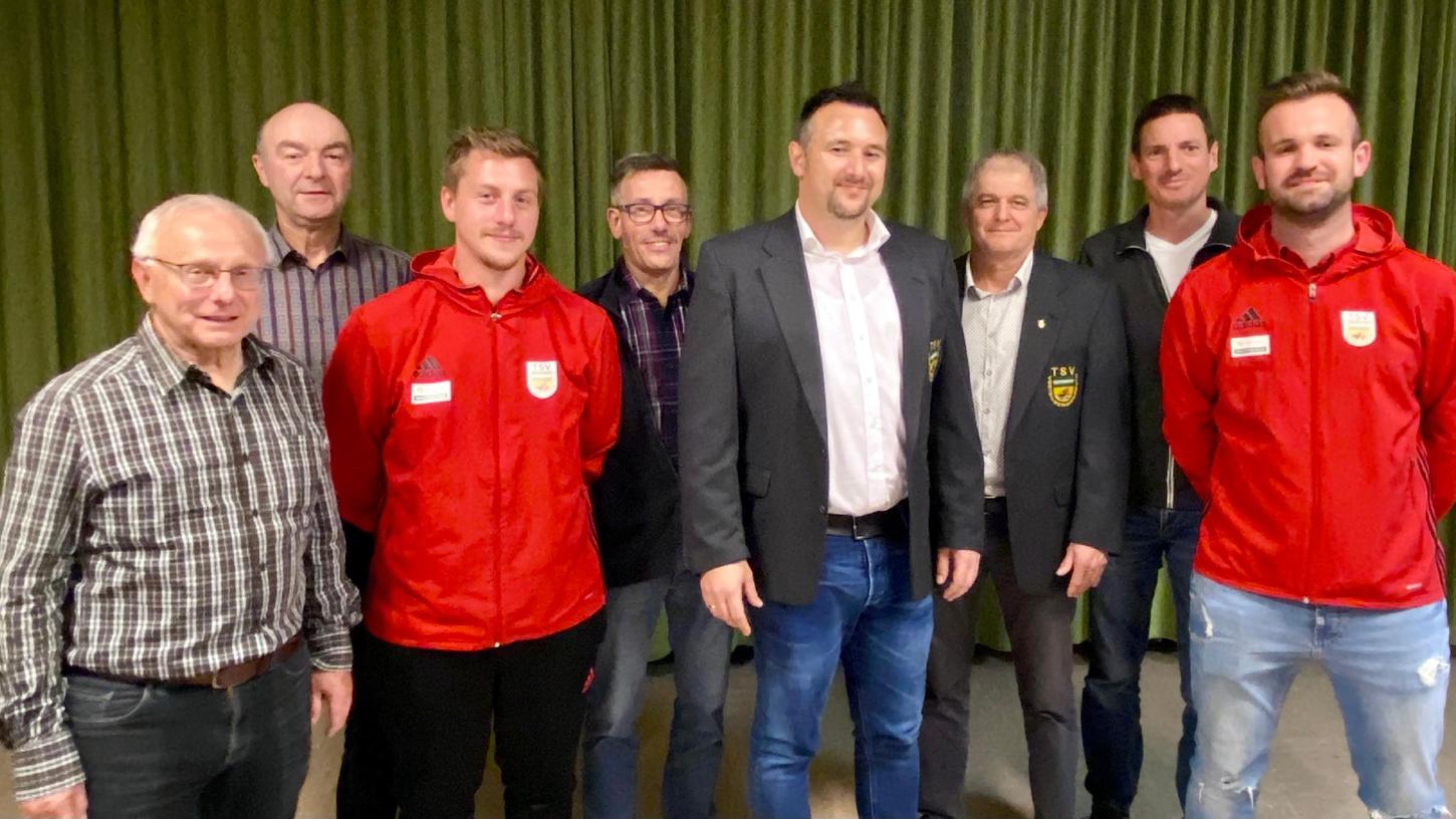 Bei der Jahreshauptversammlung des TSV Vestenbergsgreuth wurde der Vorstand neu gewählt: Helmut Lottes, Gerald Kind, Johannes Brandt, Robert Appold, Andreas Freymann (Vorsitzender), Robert Hermann, Paul Frömel und Felix Dietsch (von links) Bei der Jahreshauptversammlung des TSV Vestenbergsgreuth wurde der Vorstand neu gewählt: Helmut Lottes, Gerald Kind, Johannes Brandt, Robert Appold, Andreas Freymann (Vorsitzender), Robert Hermann, Paul Frömel und Felix Dietsch (von links)