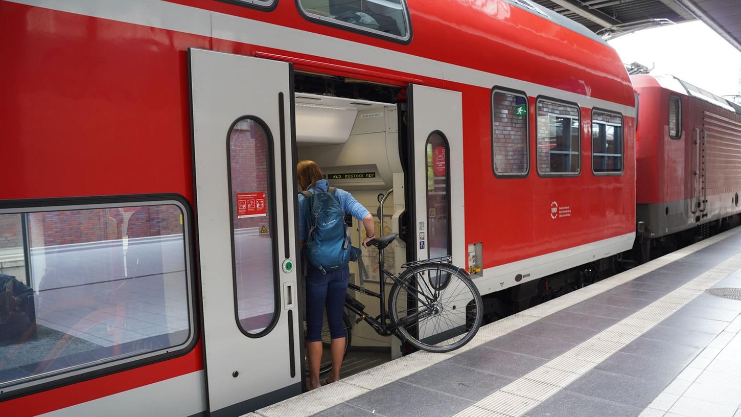 In Bayern wird das 1-Euro-Ticket zur Fahrradmitnahme eingeführt (Symbolbild). In Bayern wird das 1-Euro-Ticket zur Fahrradmitnahme eingeführt (Symbolbild).