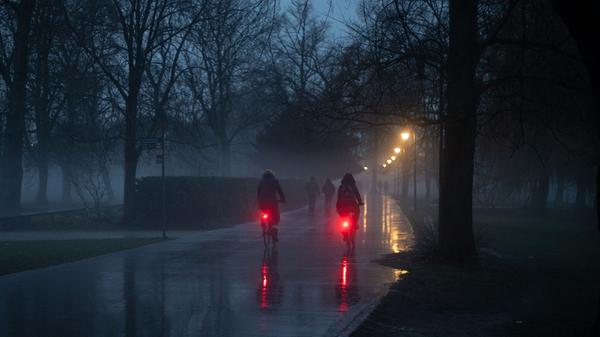 Radfahrer bei Dunkelheit