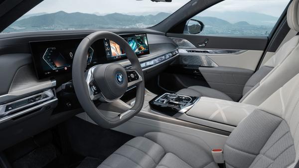 Luxus und Großzügigkeit erlebt der Siebener-Kunde auch im Innenraum.