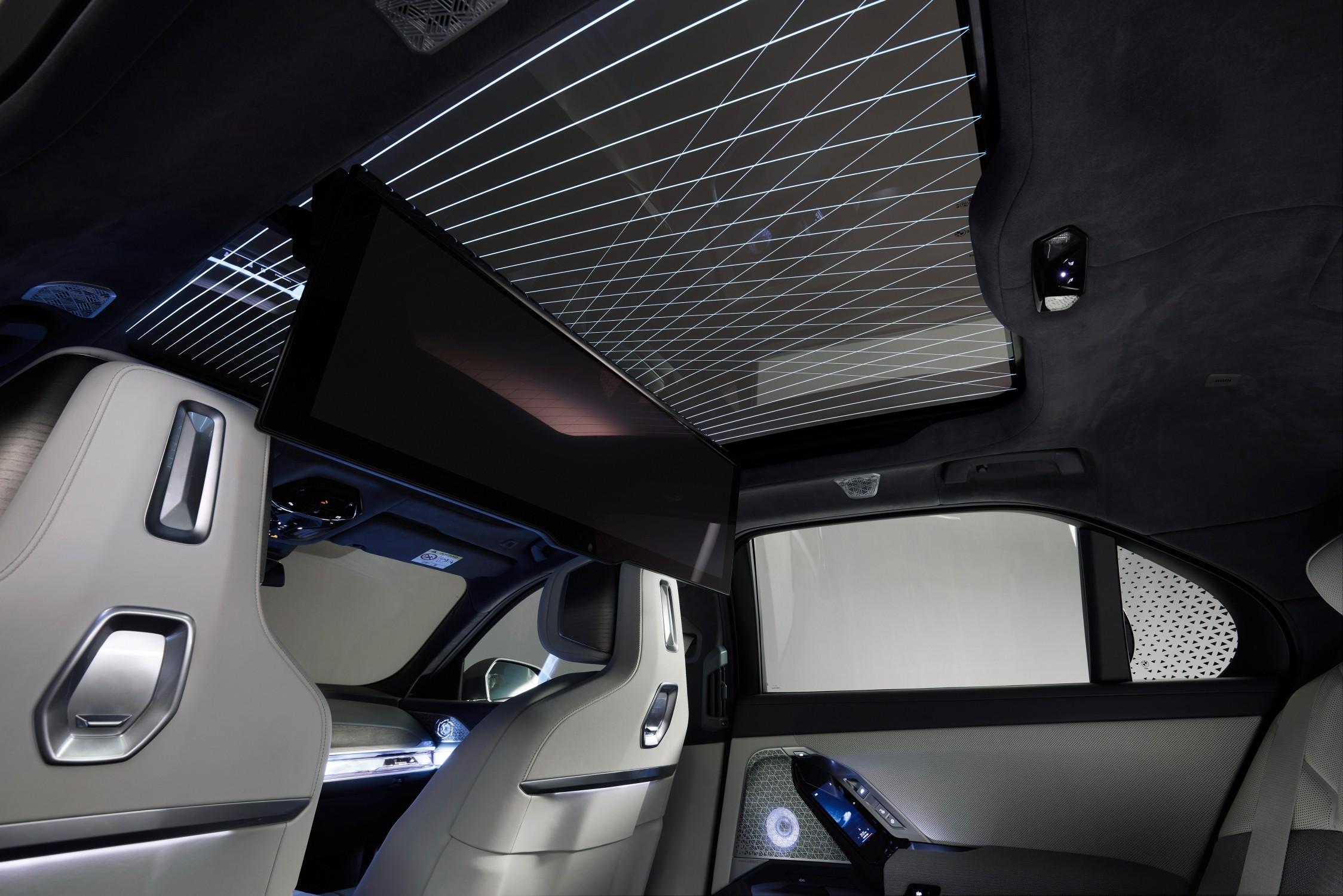 Optional gibt es ein Panorama-Glasdach mit LED-Lichtfäden.