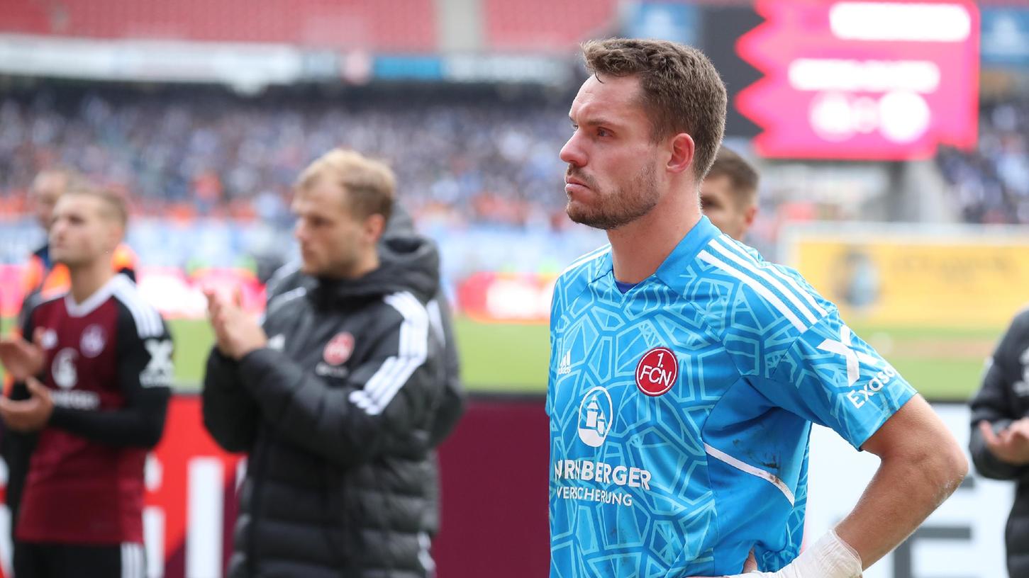 Klare Ansage von den Ultras: Christian Mathenia. Klare Ansage von den Ultras: Christian Mathenia.
