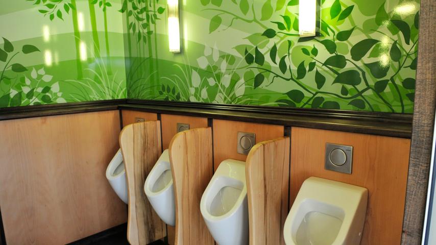 Die Toiletten bieten ein ganz besonderes Extra. Dort gibt es Vogelgezwitscher zu hören. Foto: Hagen Gerullis
