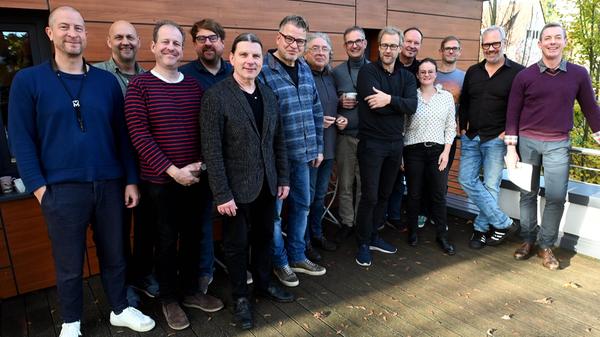 Aufnahme in den Wavehouse-Studios mit Sänger Gaines Hall und Arrangeur Thilo Wolf samt Band.