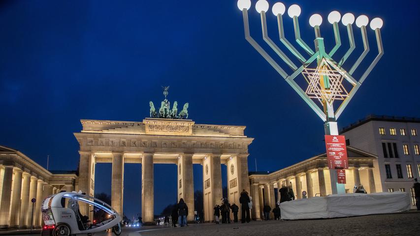 Weihnachten und Lichterfest 2021 in Berlin.