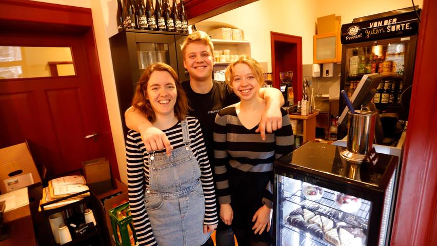 Nach drei Jahren mit Foodtruck: Geschwister eröffnen das vegane "Pure Food Café"