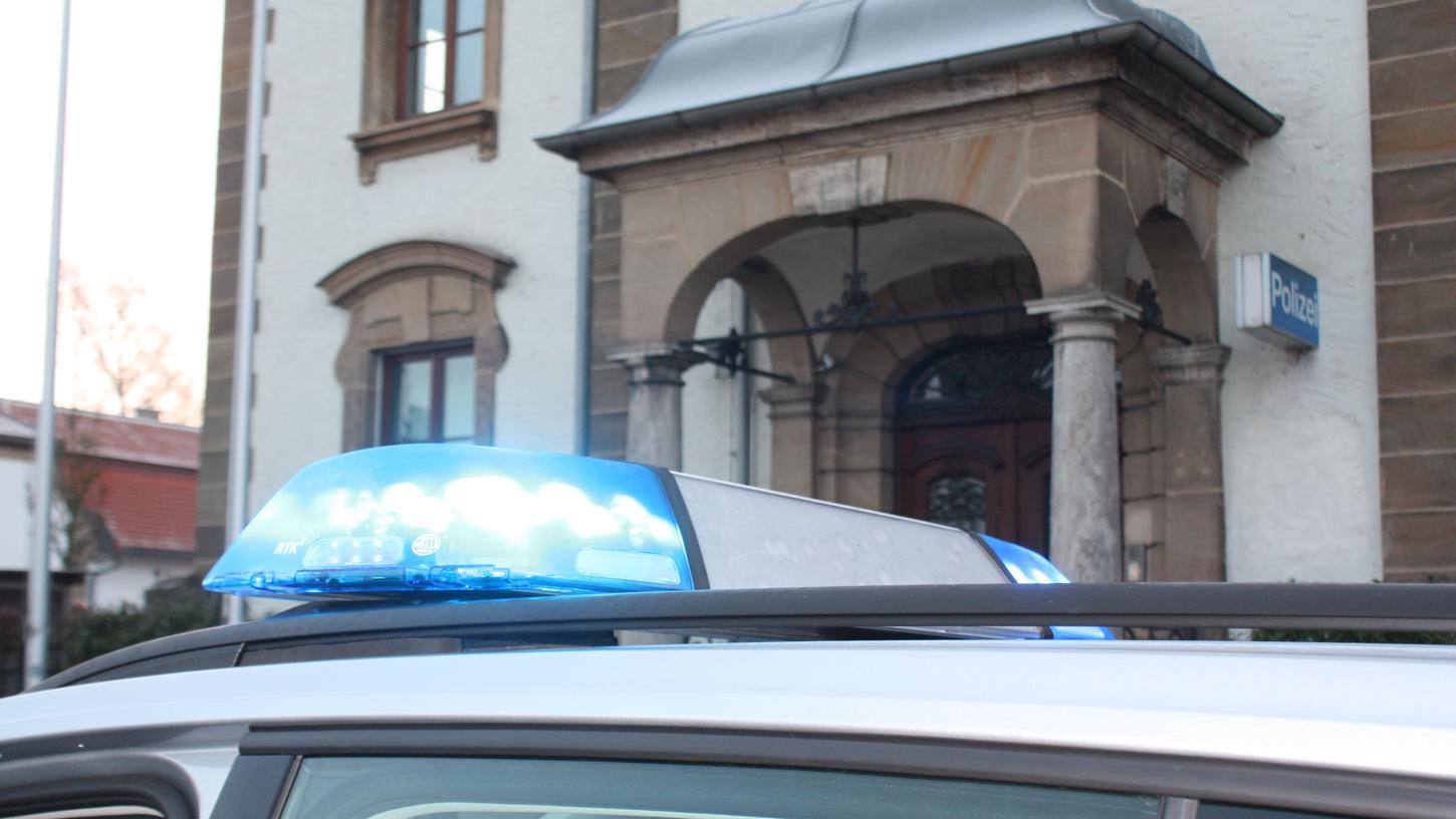 Die die Polizeiinspektion in der Rot-Kreuz-Straße: Vor den Augen der Polizisten, tat der Mann genau das, weshalb sie ihn herbestellt hatten - ohne Führerschein ins Auto steigen.