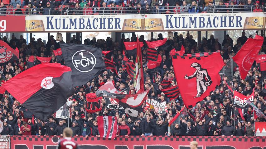 Im historischen Pokalspiel gegen Wolfsburg dürfen sich die Club-Frauen auf die Unterstützung der Ultras freuen. Im historischen Pokalspiel gegen Wolfsburg dürfen sich die Club-Frauen auf die Unterstützung der Ultras freuen.