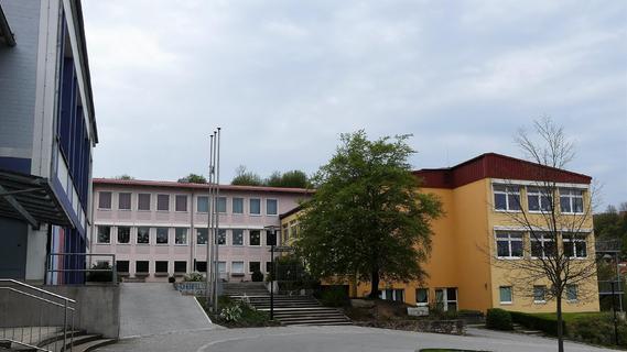 Rund 170.000 Euro: Hohenfels plant PV auf Schule und Kulturzentrum
