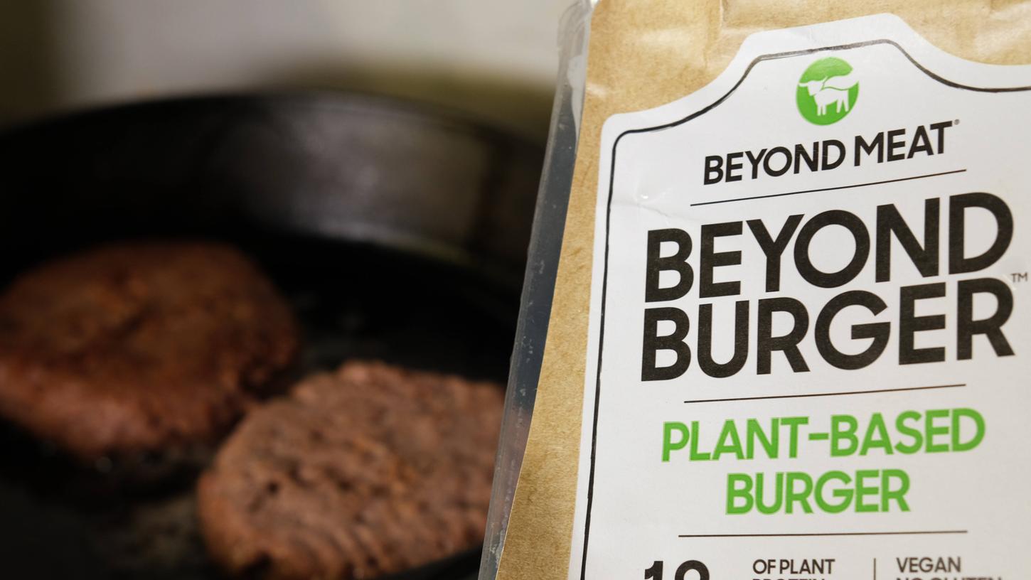 Der Beyond Burger soll jetzt auch im Rewe verfügbar sein. Der Beyond Burger soll jetzt auch im Rewe verfügbar sein.