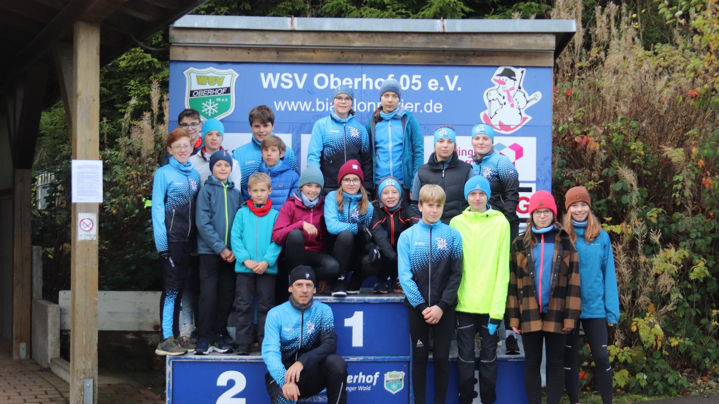 Die Langlaufgruppe des Skiverbandes Frankenjura nach dem Biathlon-Wettkampf.
 
