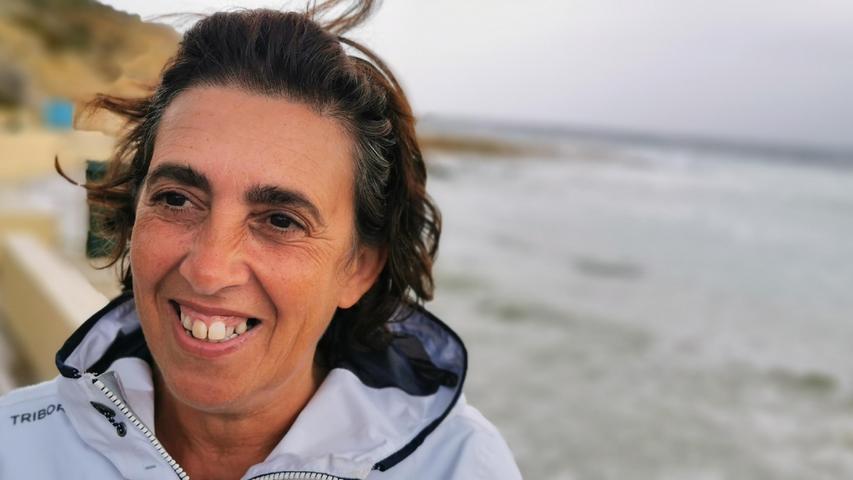 Josephine Xuareb hält auf der Insel Gozo die traditionelle Salzgewinnung aufrecht. Den spannenden Artikel zu dieser Bildergalerie lesen Sie unter nn.de/leben/reisen

