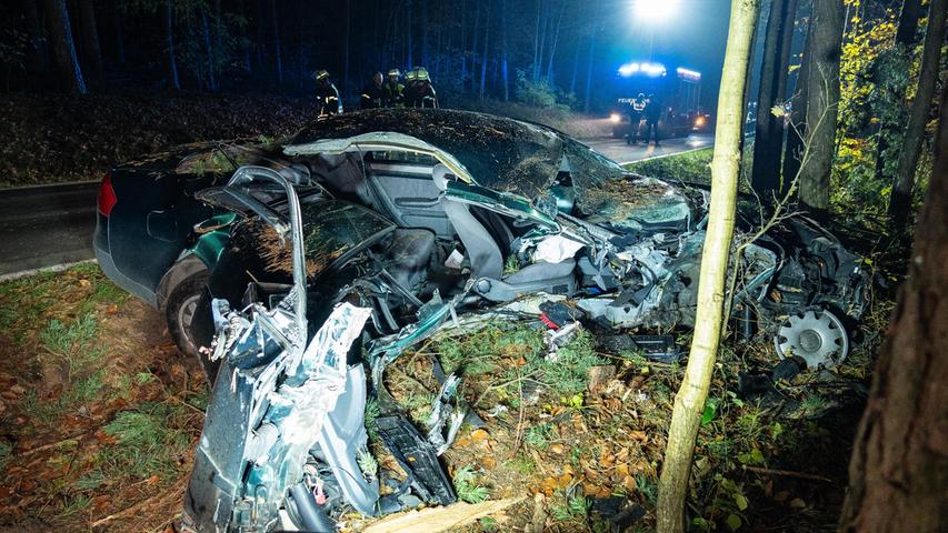 Schwerer Unfall im Landkreis Bamberg: Auto von 18-Jährigem in zwei Hälften gerissen