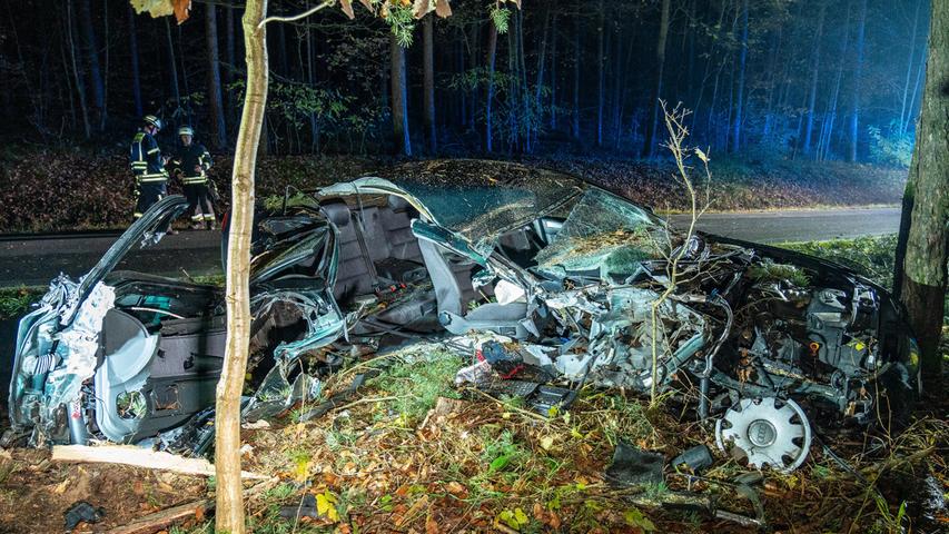 Schwerer Unfall im Landkreis Bamberg: Auto von 18-Jährigem in zwei Hälften gerissen