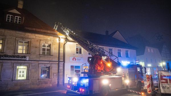 Feuer in Bank: Brand in Technikbereich