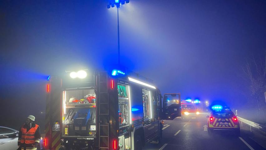 An der Unfallstelle herrschte dichter Nebel. An der Unfallstelle herrschte dichter Nebel.