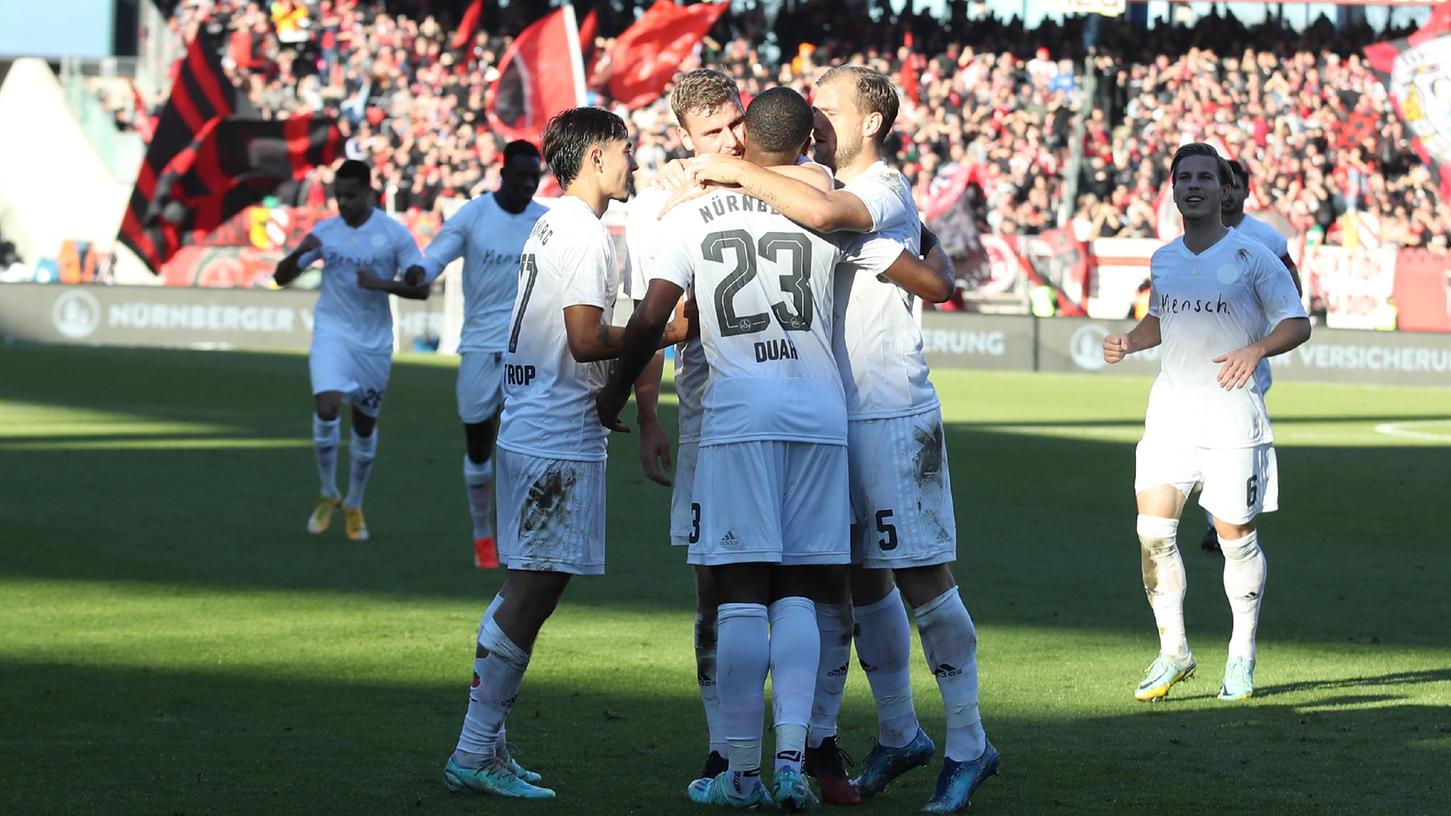 Duah erlöst den 1. FC Nürnberg - gegen Paderborn trifft er gleich doppelt. 

