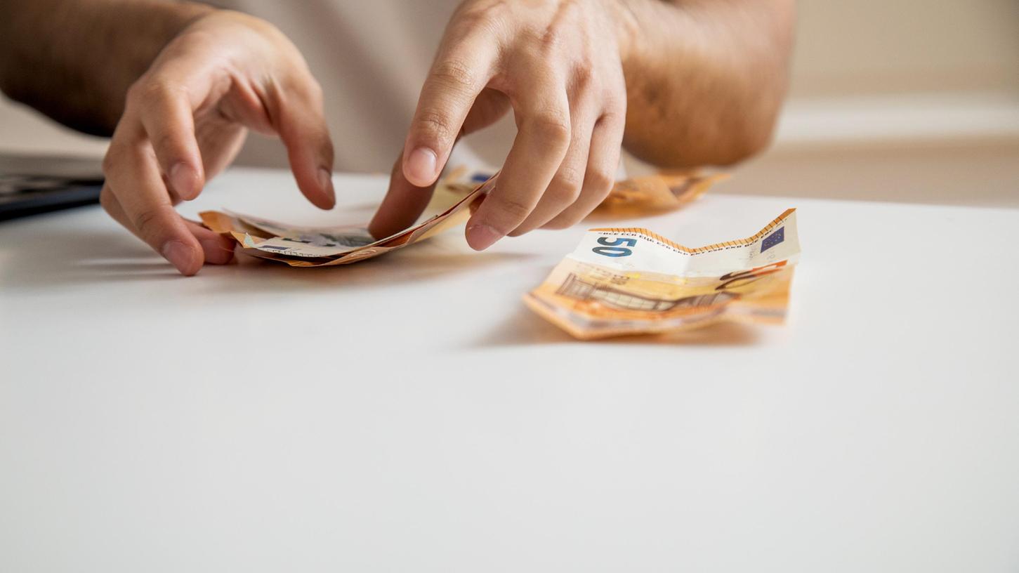 Geldsegen zum Jahresende: Wo Weihnachtsgeld in der Vergangenheit lediglich freiwillig gezahlt wurde, haben Beschäftigte auch keinen Anspruch gegenüber ihrem Arbeitgeber. Geldsegen zum Jahresende: Wo Weihnachtsgeld in der Vergangenheit lediglich freiwillig gezahlt wurde, haben Beschäftigte auch keinen Anspruch gegenüber ihrem Arbeitgeber.