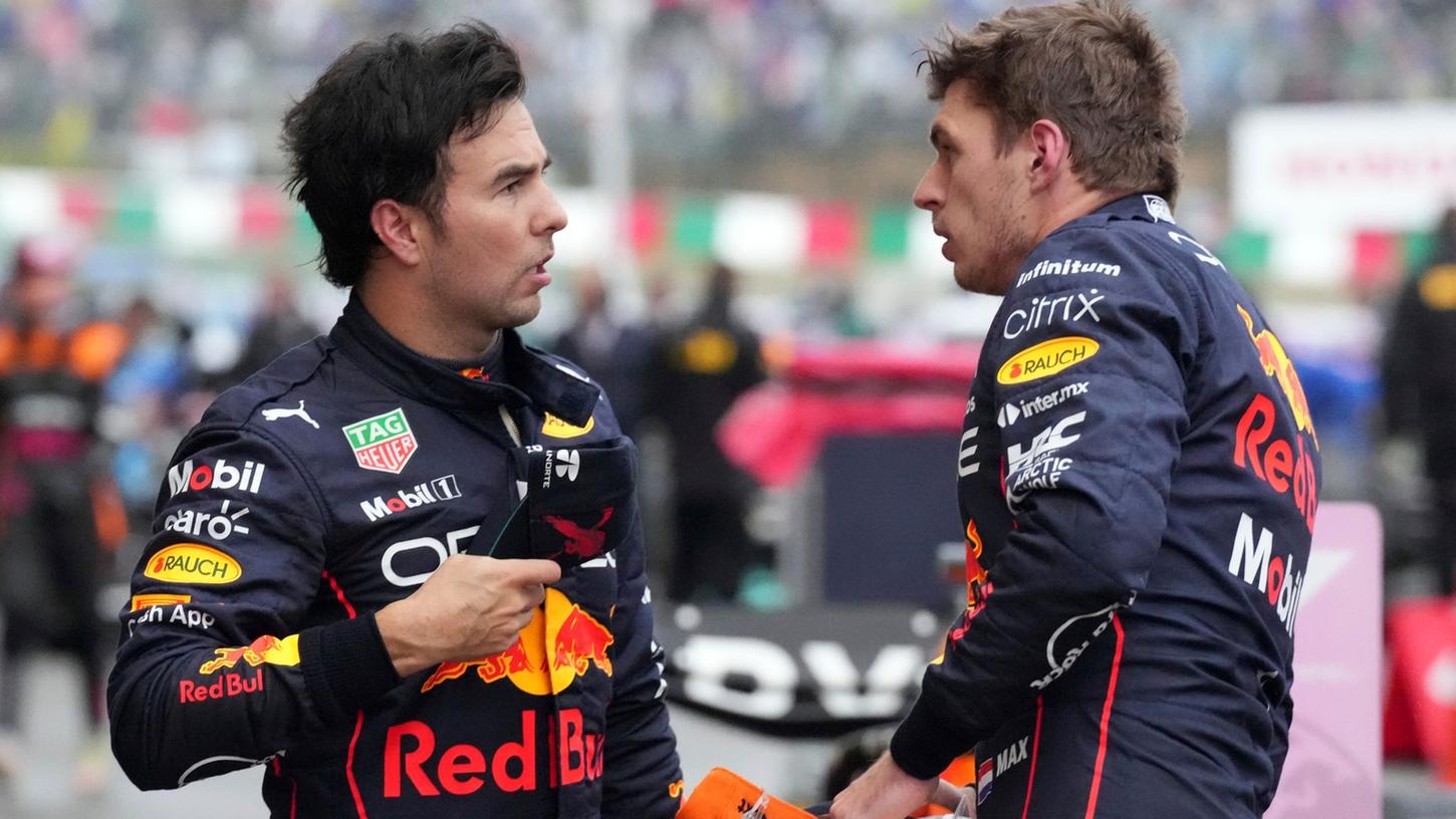 Diskussionsbedarf bei Red Bull: Sergio Perez (l) und Max Verstappen.