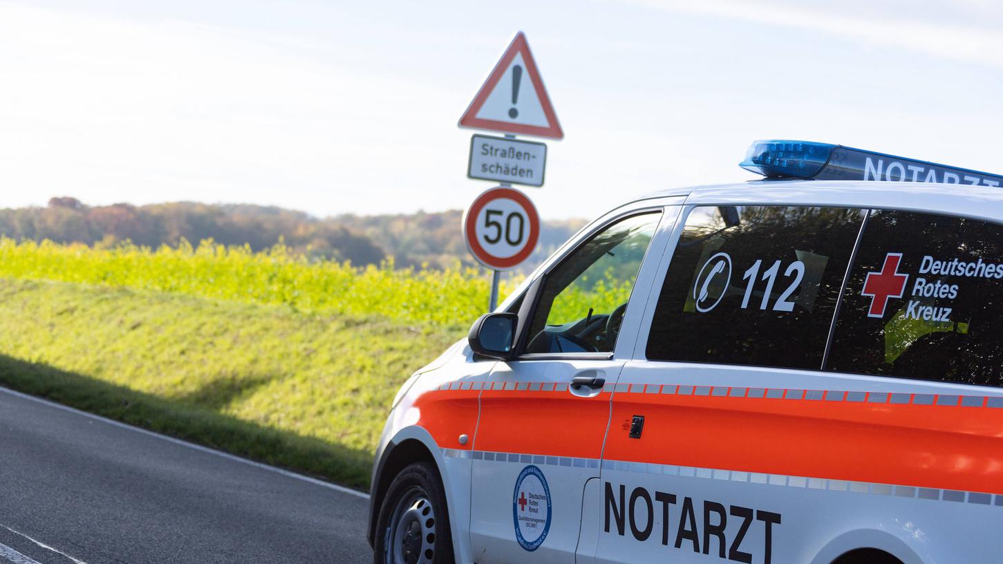 Zum Teil dauert es bedenklich lange, bis im ländlichen Raum der Notarzt beim Patienten ist. Im Landkreis Neustadt/Aisch- Bad Windsheim in Mittelfranken ist die Situation besonders prekär. Zum Teil dauert es bedenklich lange, bis im ländlichen Raum der Notarzt beim Patienten ist. Im Landkreis Neustadt/Aisch- Bad Windsheim in Mittelfranken ist die Situation besonders prekär.