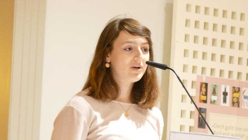 Laudatorin Selina Yildiz (19) machte den jungen Autoren und Autorinnen Mut: "Schreiben ist eine Superpower!" 