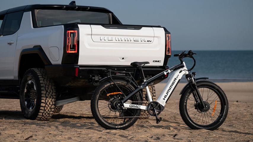 Heavy Duty Rack: Das Hummer-Bike kommt mit Gepäckträger.