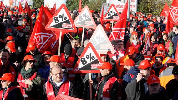 Warnstreik der IG Metall - 37 Nürnberger Betriebe auf der Straße